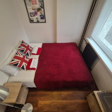 Travel House *